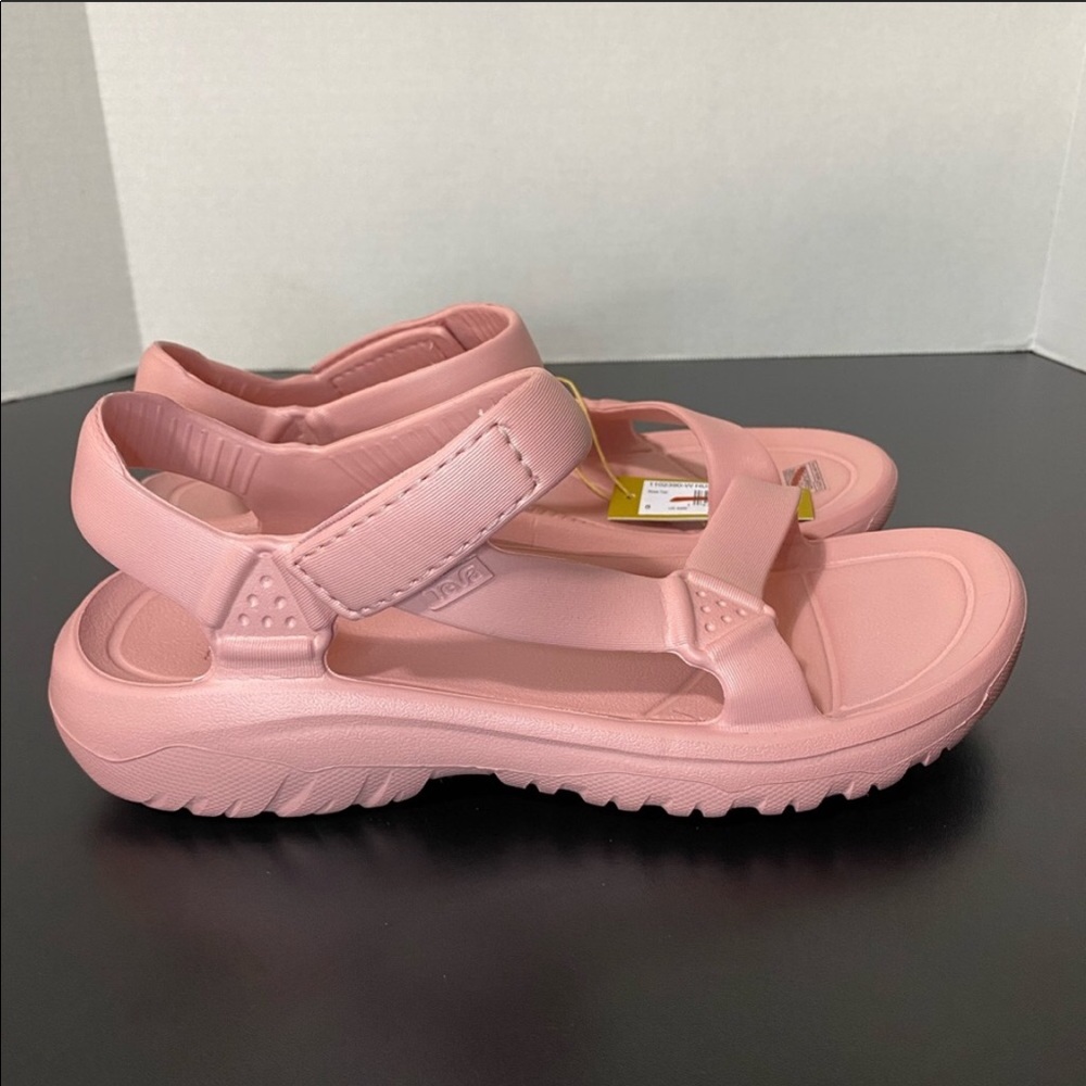 NEW Women’s teva hurricane drift in rose color .